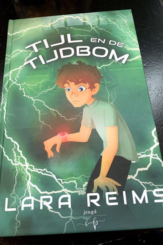 Lara Reims auteur cover Tijl en de tijdbom