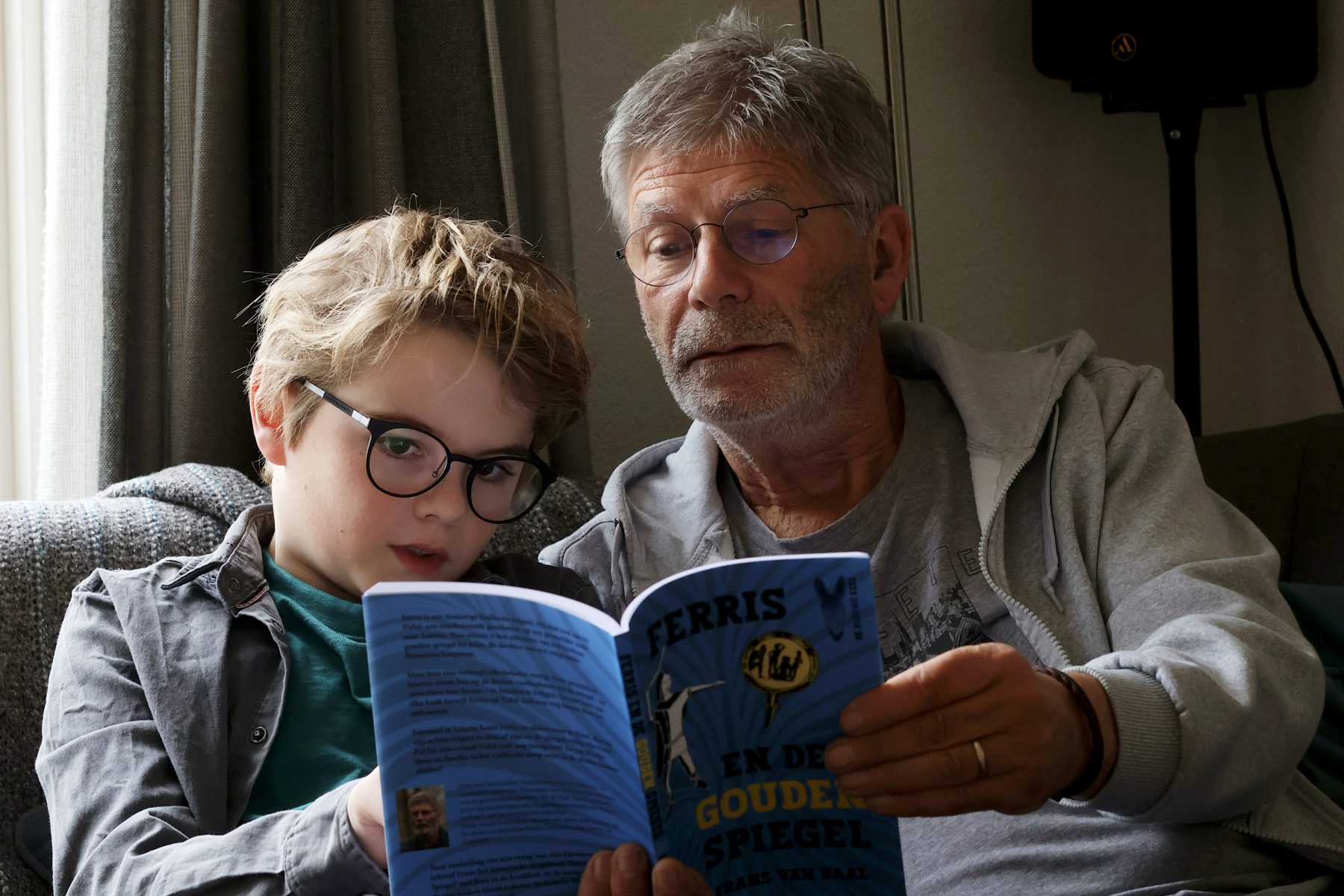 Boekcover van Frans van Baal leest zijn kleinzoon Ferris voor uit het boek dat hij voor hem schreef. van Frans van Baal